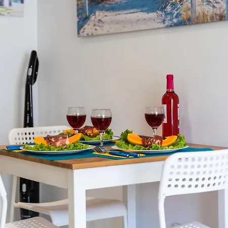 211 Cristianos First Sea Line, Swimming Pool Los Cristianos (Tenerife)